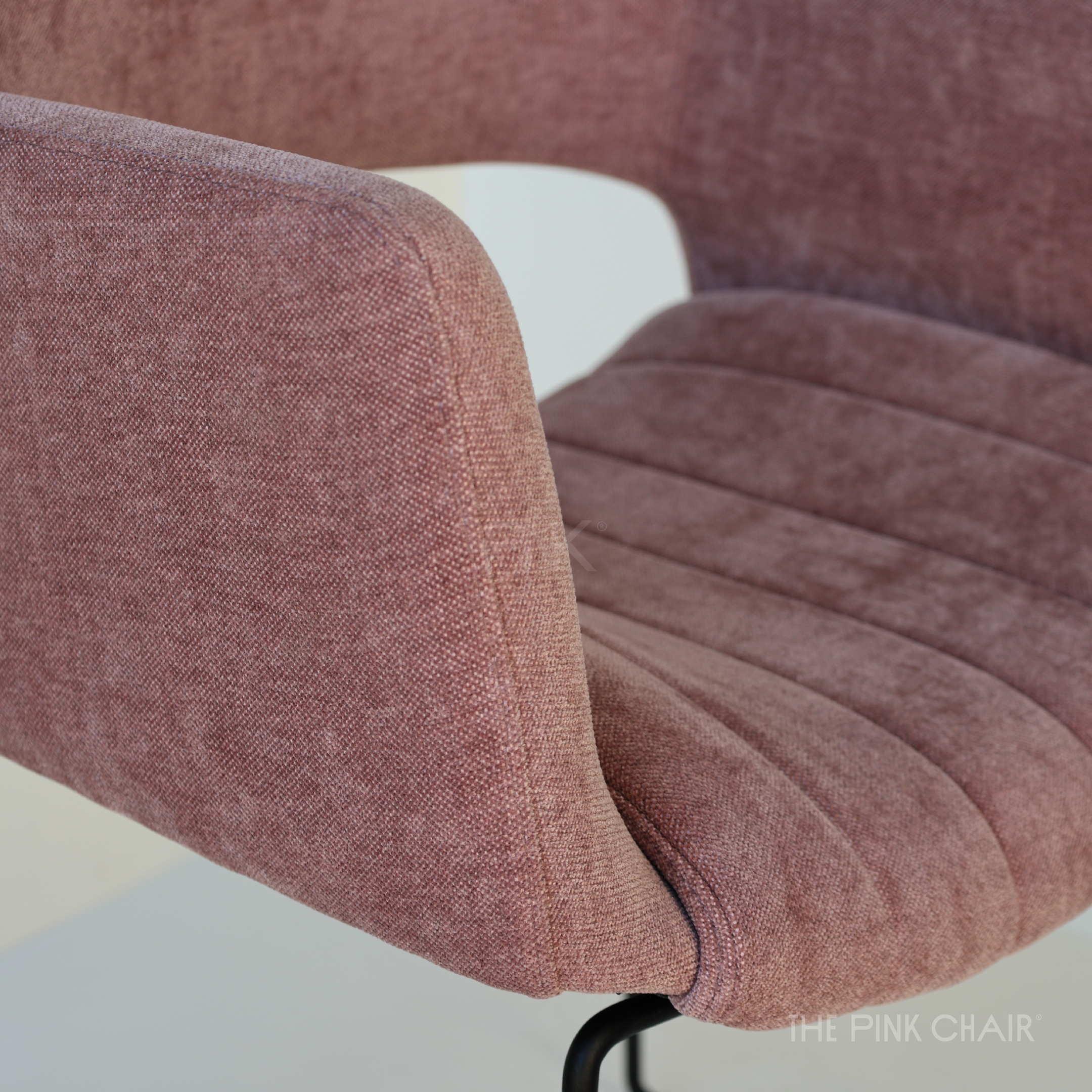sillon-vtm53-tapizado-thor-marsala-trineo-negro_1