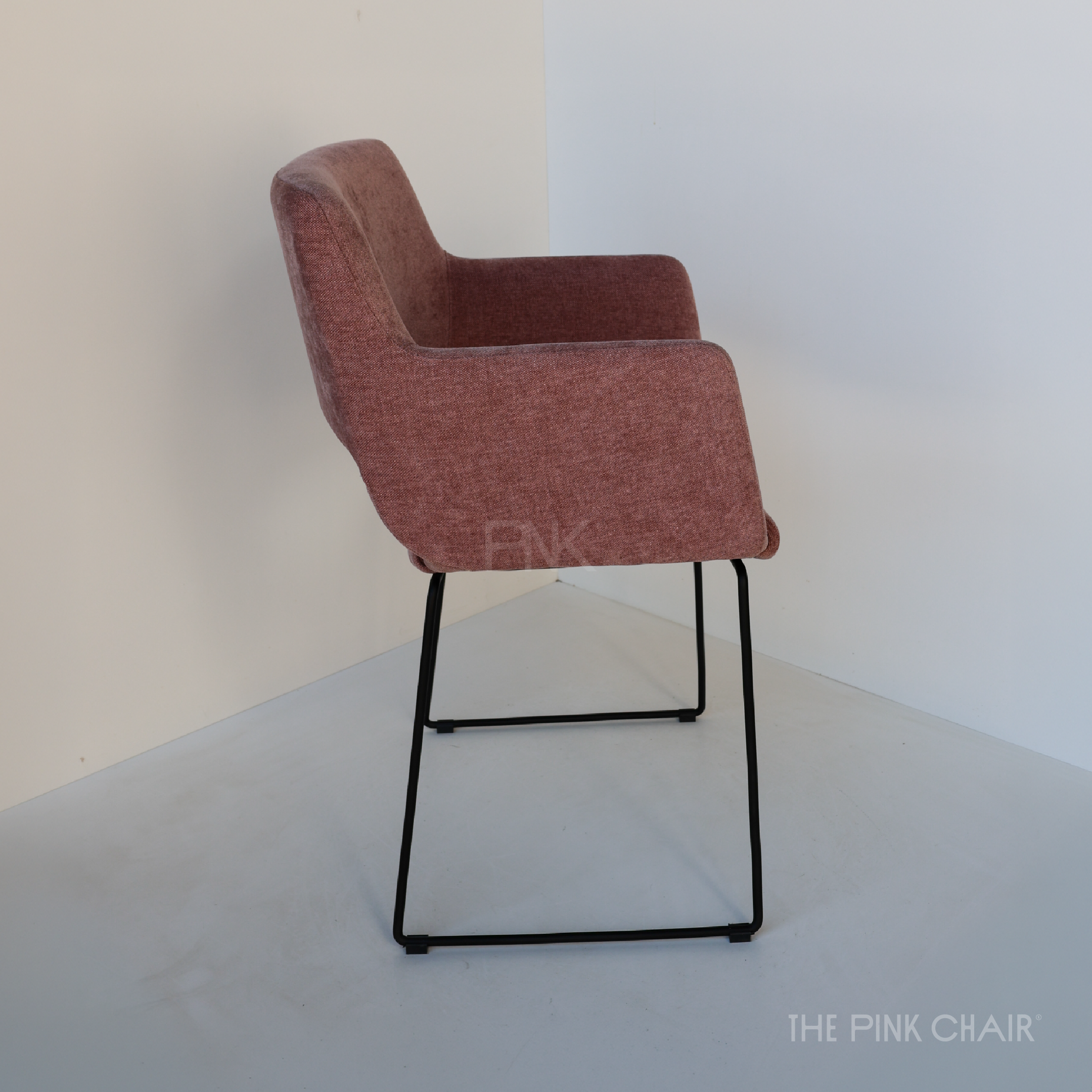 sillon-vtm53-tapizado-thor-marsala-trineo-negro_3