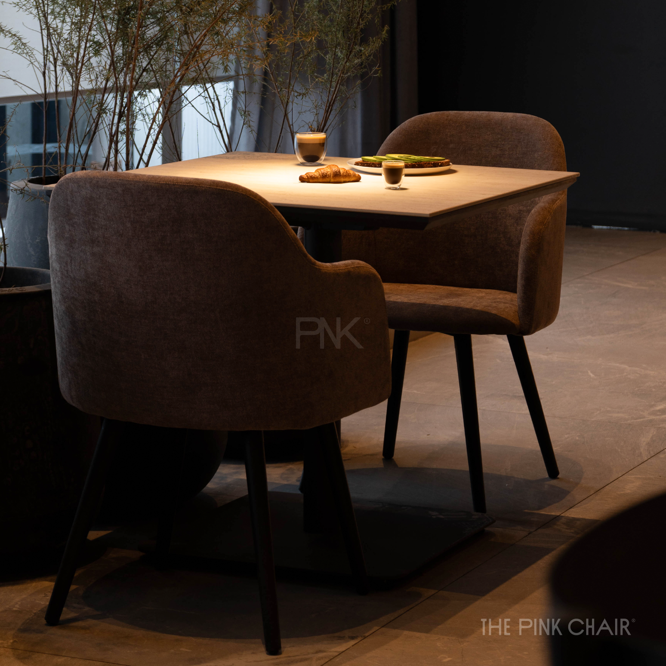 sillon-sll01-tapizado-thor-gamuza-madera-negra